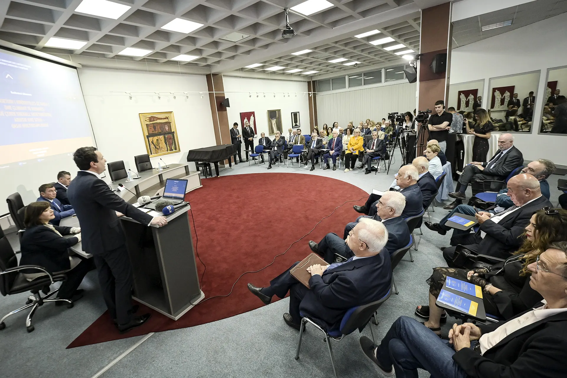 Kurti: historia dhe trashëgimia e luftës në Kosovë, kanë aq shumë nevojë për t’u studiuar, hulumtuar dhe për t’u shkencëruar