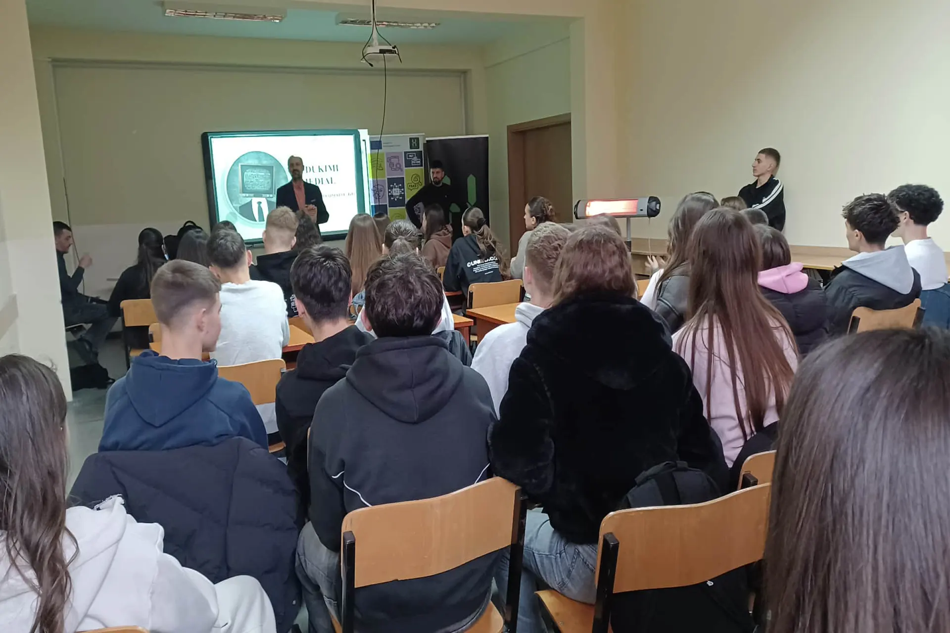 Në Gjimnazin Natyror “Xhavit Ahmeti” është mbajtur një trajnim për Edukimin Medial