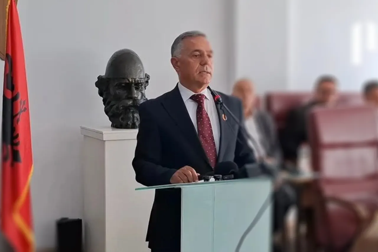 Përulemi me nderim para dëshmorëve, martirëve dhe veteranëve të UÇK-së, të cilët sakrifikuan rininë, jetën dhe gjithçka që kishin për liri!