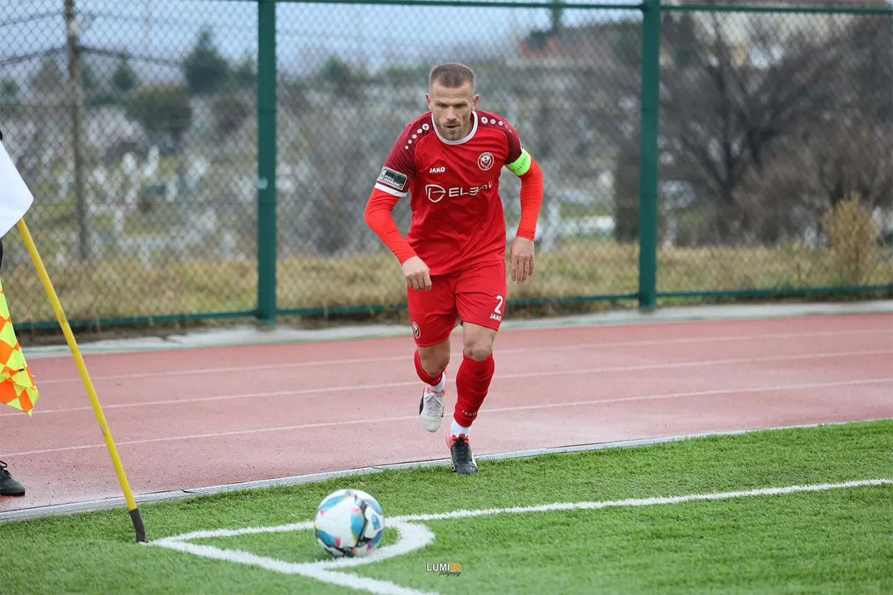 Futbollisti Armend Thaqi rinovon marrëveshjen me SC Gjilanin deri më 2028