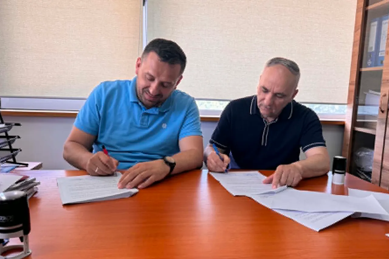 Dardanapress nënshkruan Marrëveshjen e Mirëkuptimit me Drejtorinë për Zhvillim Ekonomik dhe Diasporë në Kamenicë