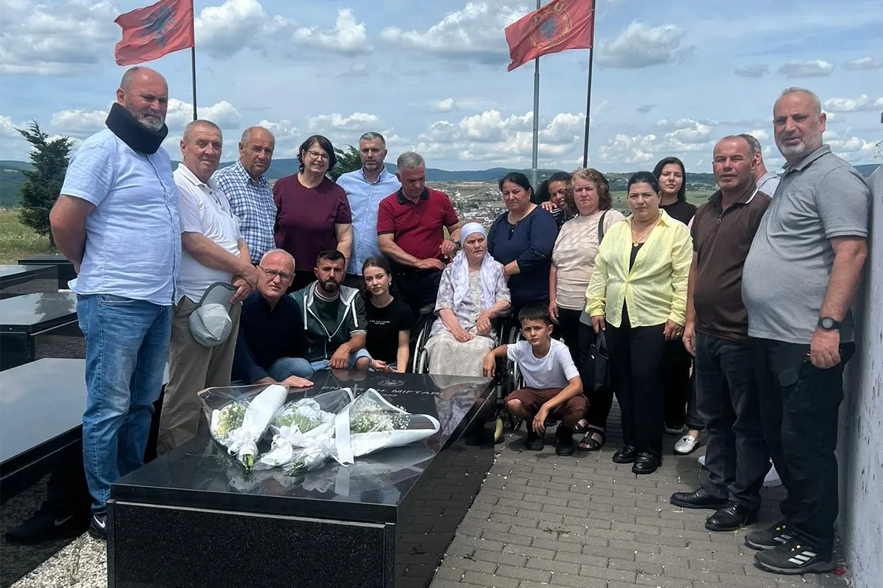 Enver Miftari – Bardhi, shembull se si mbrohen shokët e si nderohet Atdheu