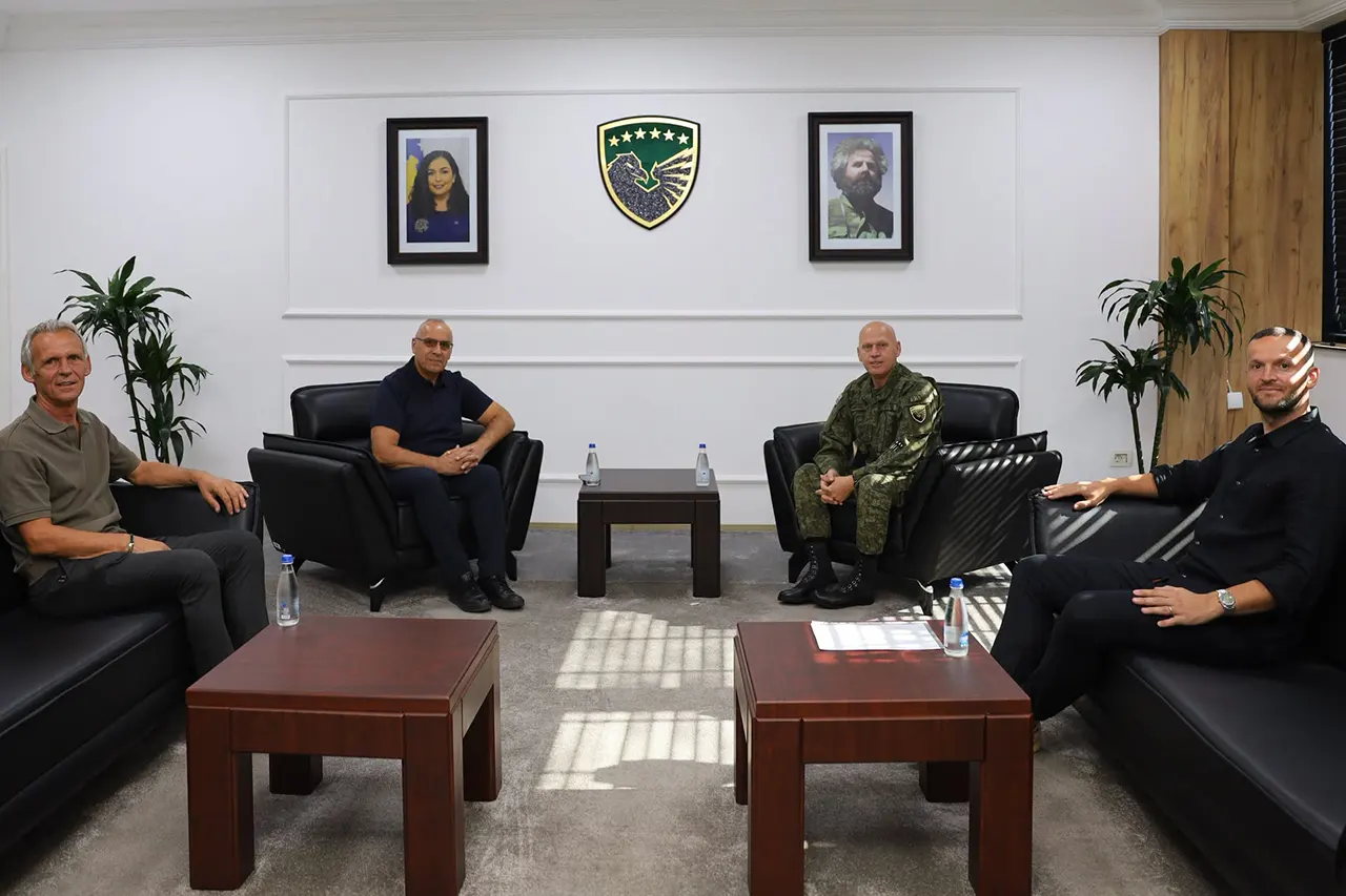 Forca e Sigurisë së Kosovës jep donacion për Federatën e Futbollit të Kosovës