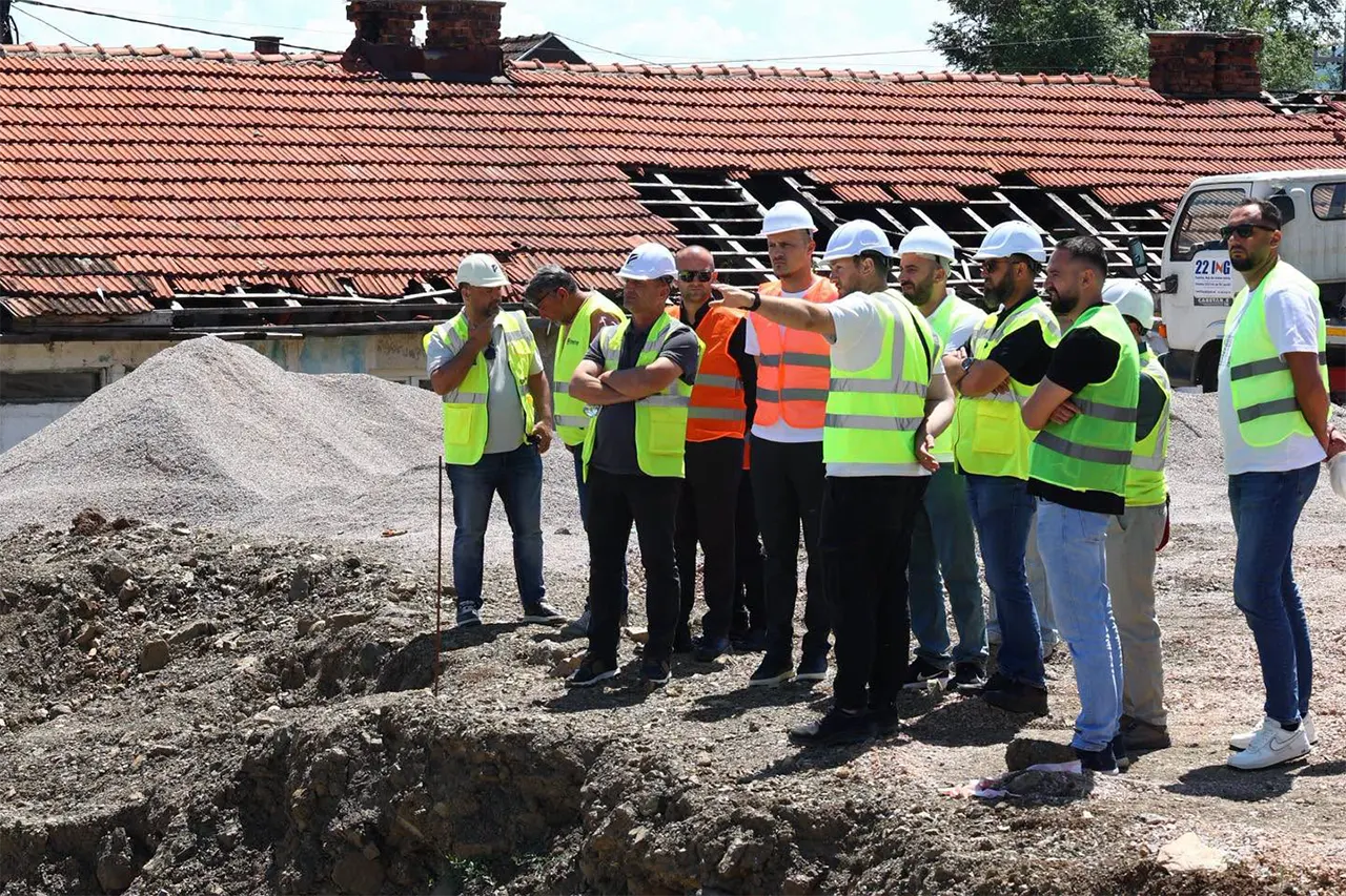 Kryetari Hyseni sheh nga afër punimet në projektin e Banimit të Përballueshëm Social