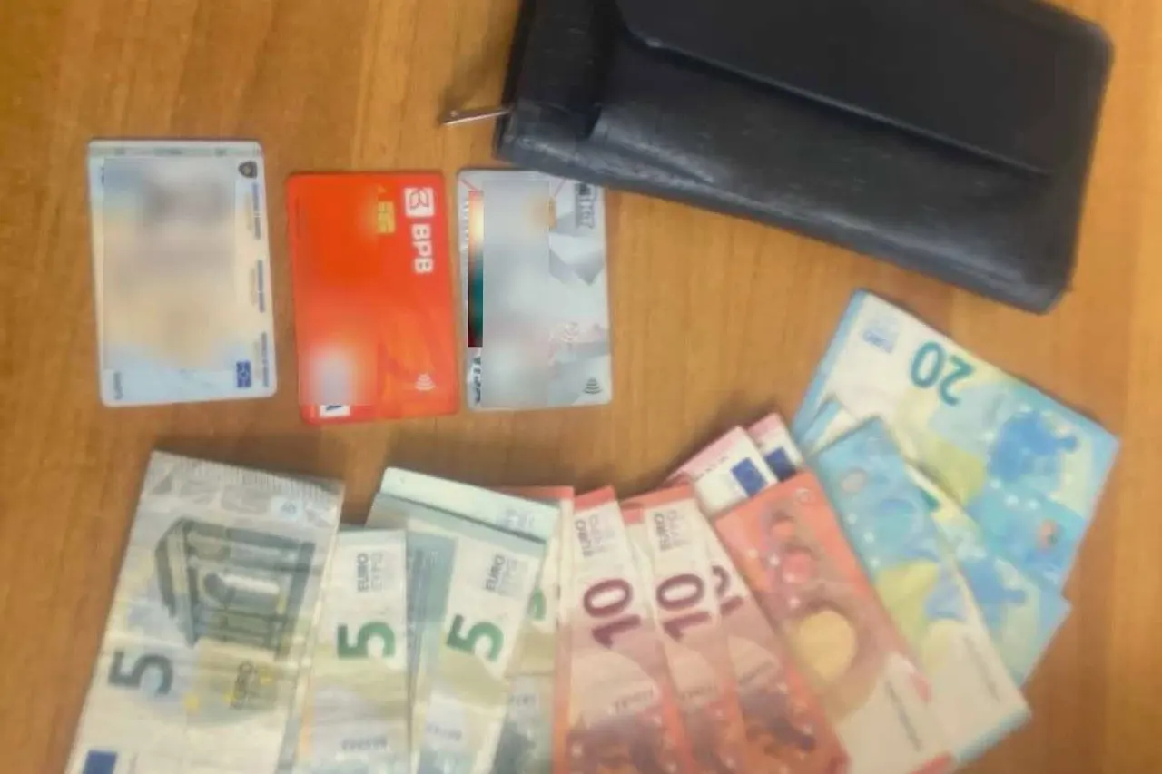 Dorëzohet në polici portofoli me dokumente dhe para të gjetura