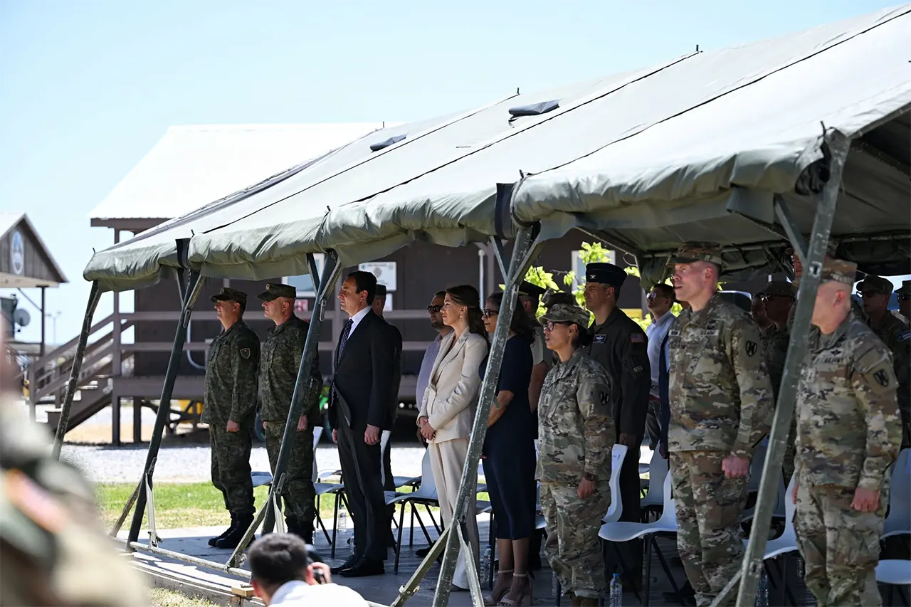 Kryeministri në detyrë Kurti mori pjesë në ceremoninë e pranimit të Komandës nga Koloneli Rorvik