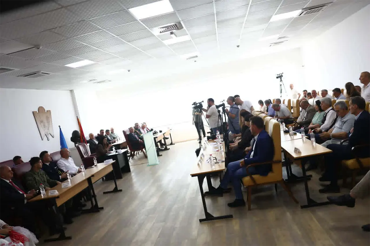 Kuvendi i Gjilanit mban seancë solemne për nder të 27-vjetorit të çlirimit
