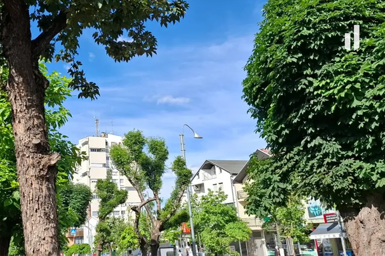 Mot me diell dhe vranësira të shpërndara