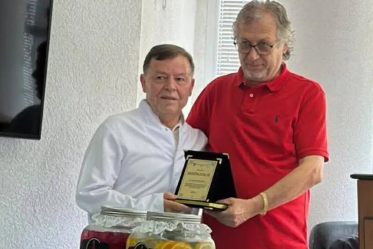 Pas 41 viteve në shërbim të pacientëve, pensionohet Nexhat Shabani, mjeku i shërbimit të urologjisë