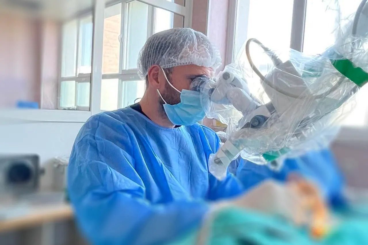 QKUK: Falë operacionit të suksesshëm pacientes i kthehet dëgjimi pas 18 vitesh përballje me humbje të rëndë të dëgjimit