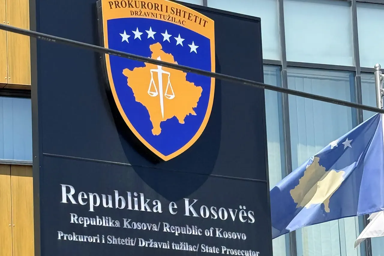 Ndalohen tre persona të dyshuar për keqpërdorim të detyrës zyrtare