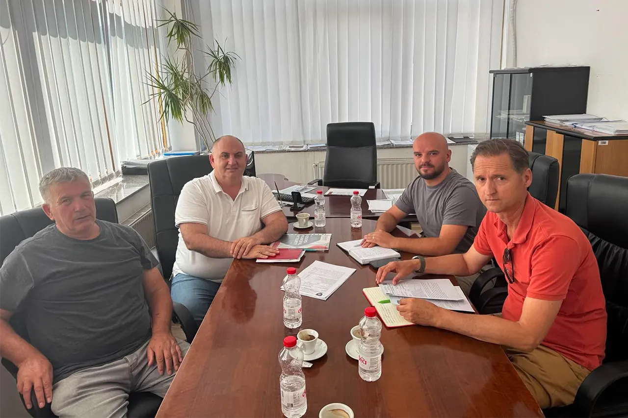 Pastrimi i lumenjve dhe përmirësimi i infrastrukturës për ndërhyrje emergjente në fokus të diskutimeve mes drejtorësh