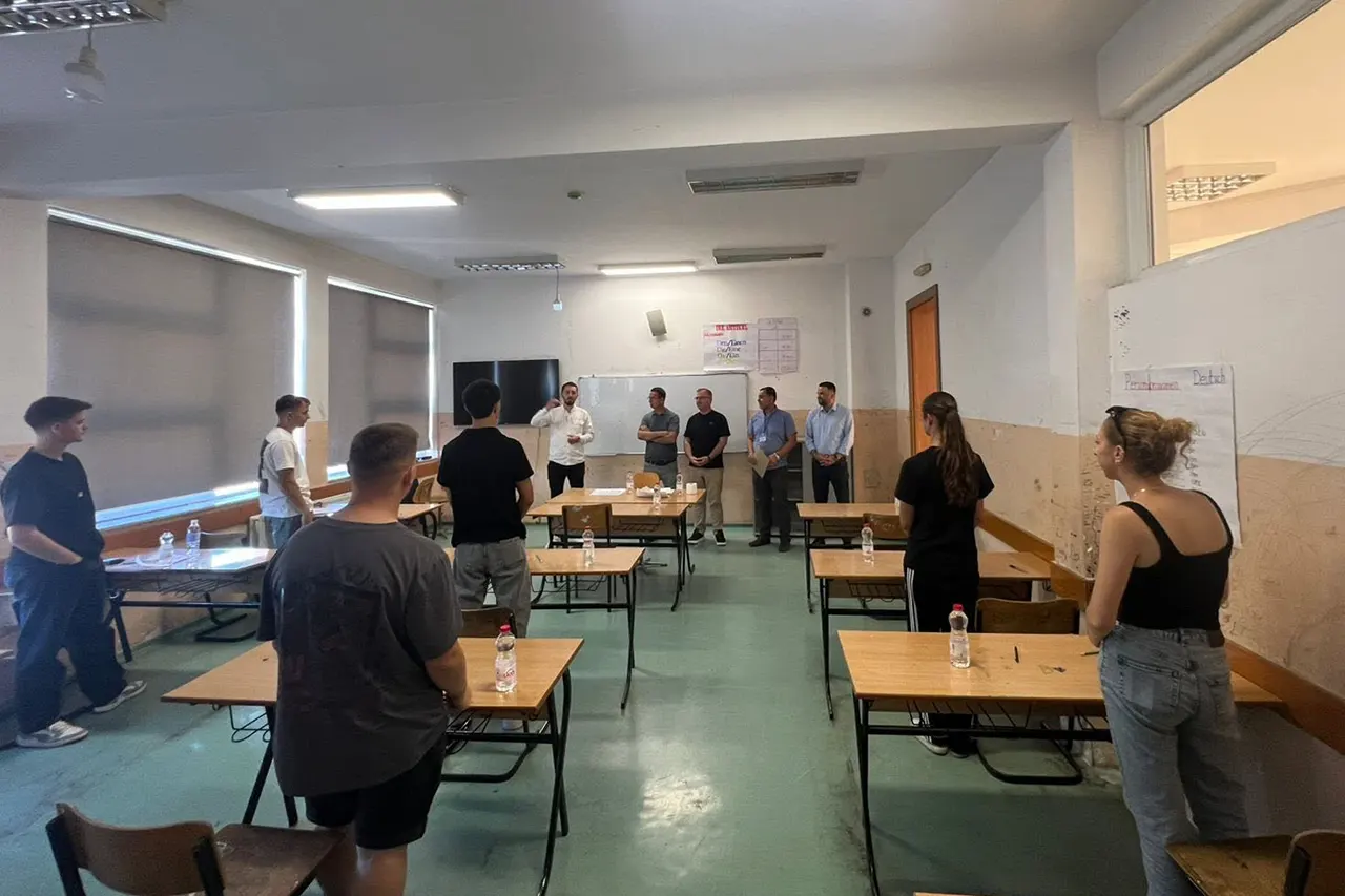 Kryetari i Kamenicës dhe drejtori I DKA-së vizituan maturantët gjatë mbajtjes së Testit të Maturës