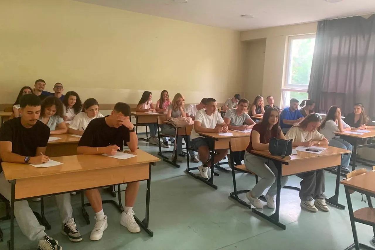 Po vazhdojnë trajnimet e maturantëve për Testin e Maturës