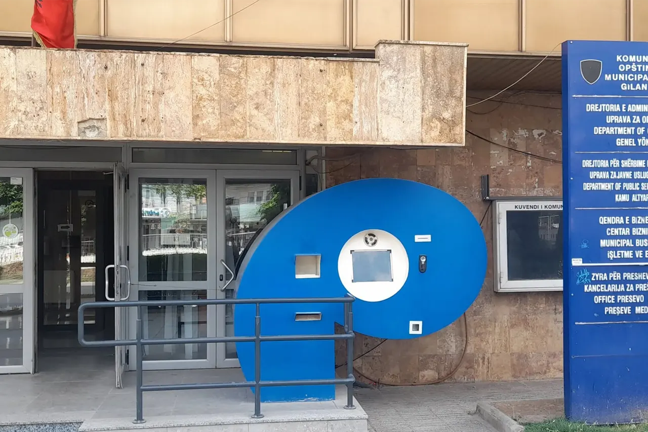 Drejtori Elbasan Shabani rikujton se edhe sot në Administratë punohet