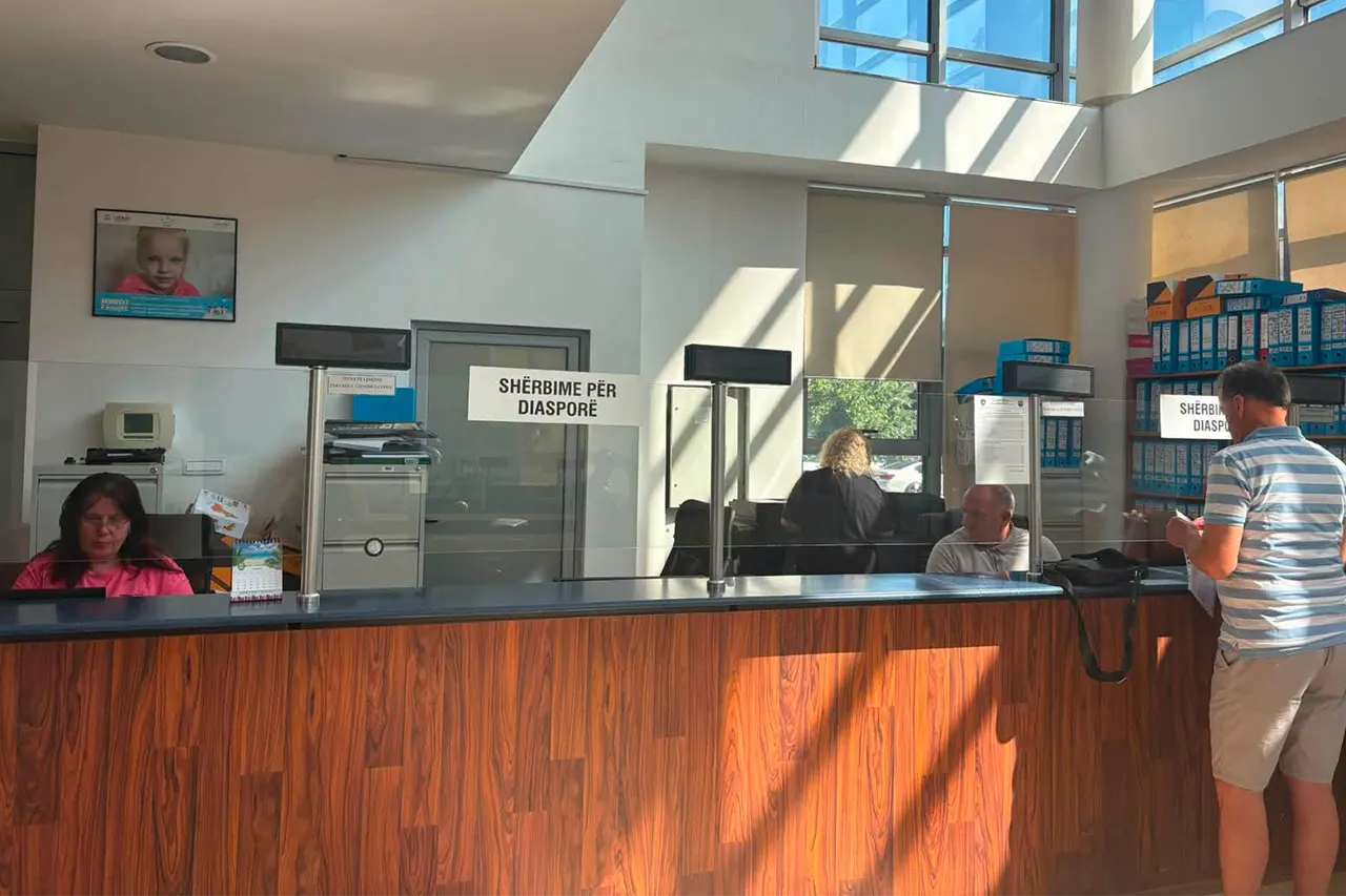 Dy linja të gjelbra dhe dy vende parkimi të rezervuara për bashkatdhetarë që do të kërkojnë shërbime në Administratë