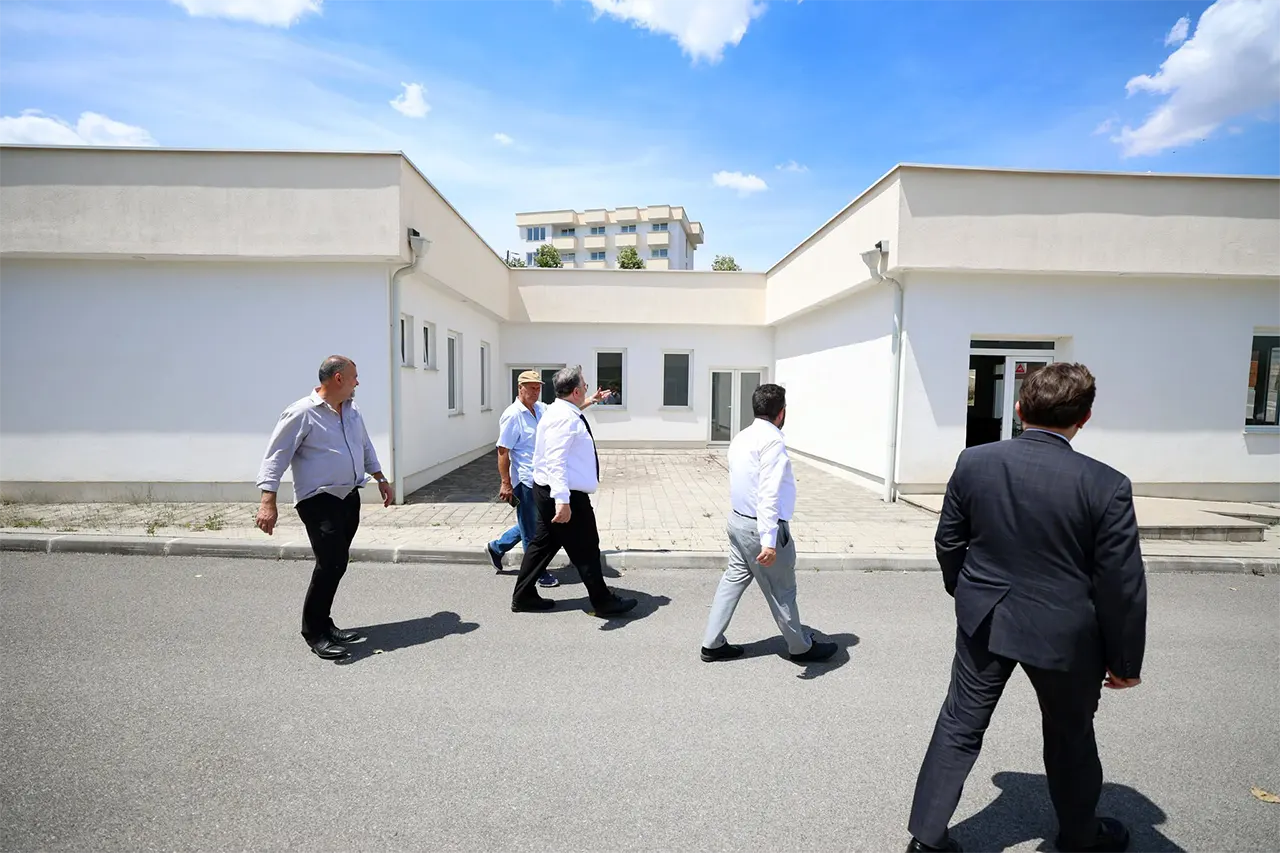 Myftiu Tërnava me bashkëpunëtorë vizitojnë “Fshatin e Lumtur”