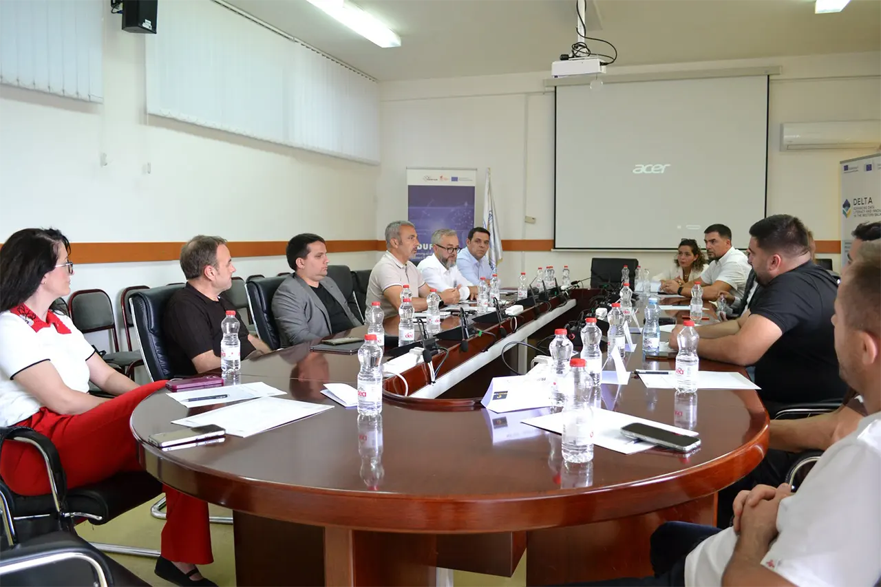 Fakulteti Ekonomik i UKZ-së zhvilloi takim konsultativ me Bordin Industrial dhe përfaqësues të bizneseve për riakreditimin e programeve