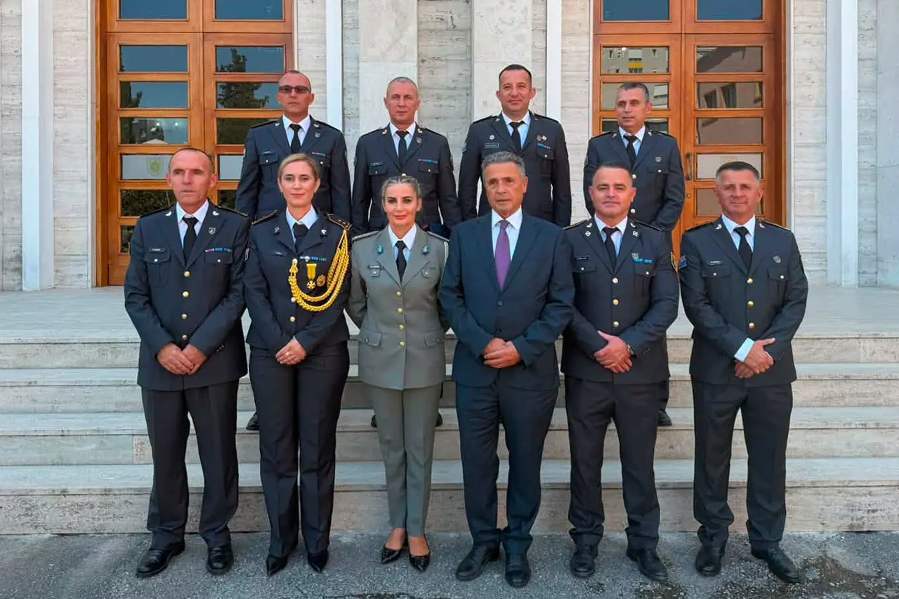 Oficerë të FSK-së diplomojnë në Republikën e Shqipërisë