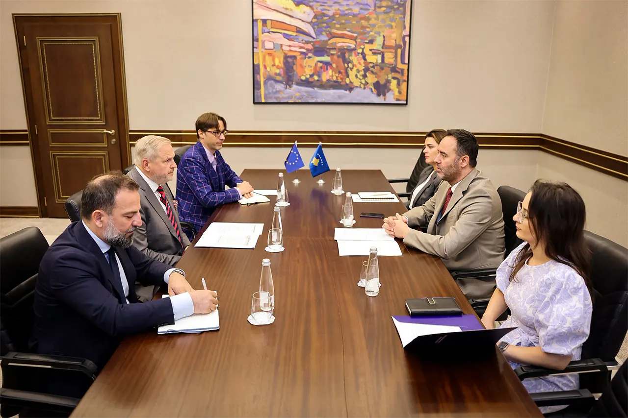 Zëvendëskryeministri Konjufca pret në takim eurodeputetin Riho Terras