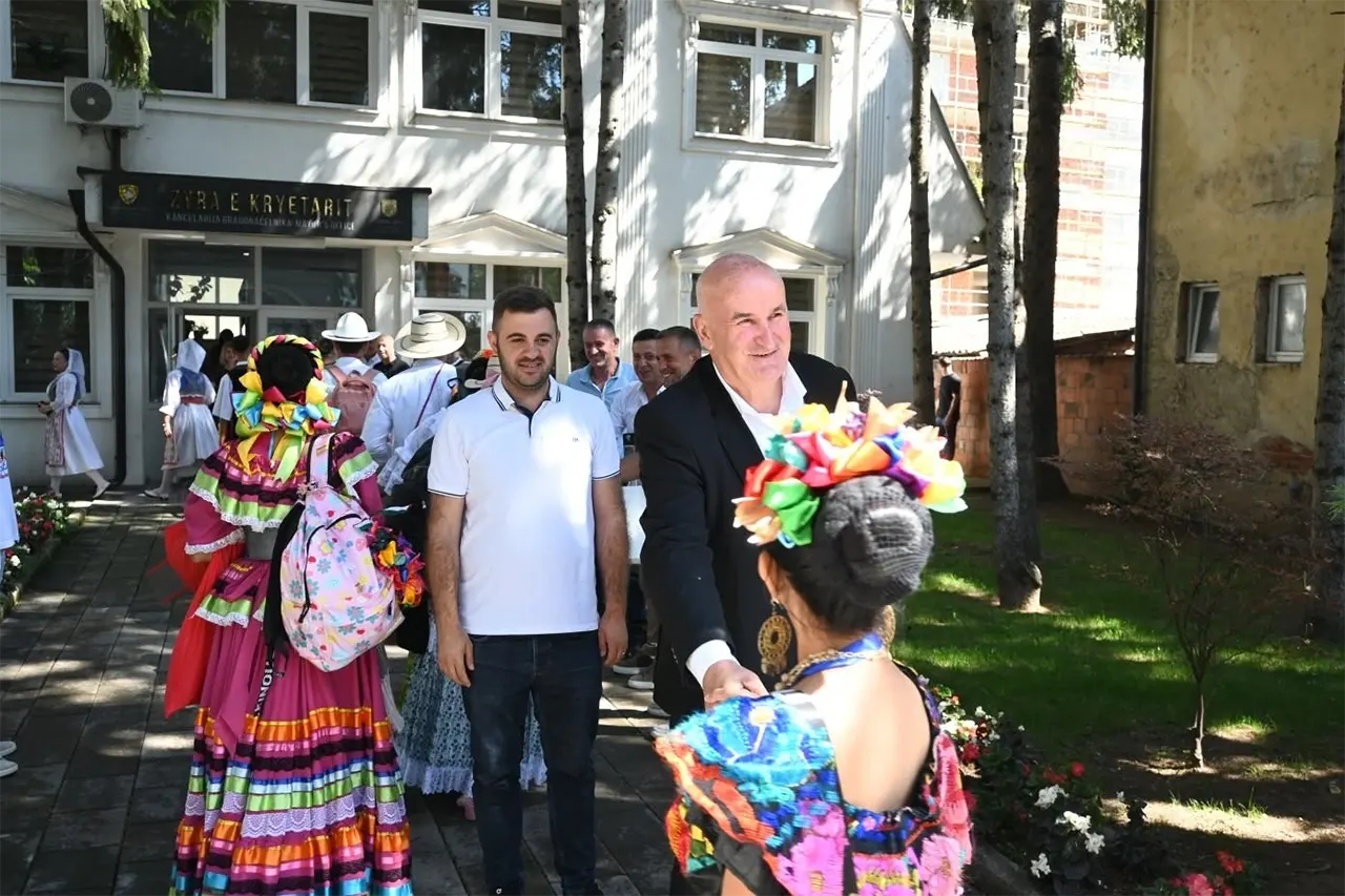Kryetari i Vitisë priti delegacionet pjesëmarrëse në Festivalin Ndërkombëtar “N’Karadak Krisin Tupanat”