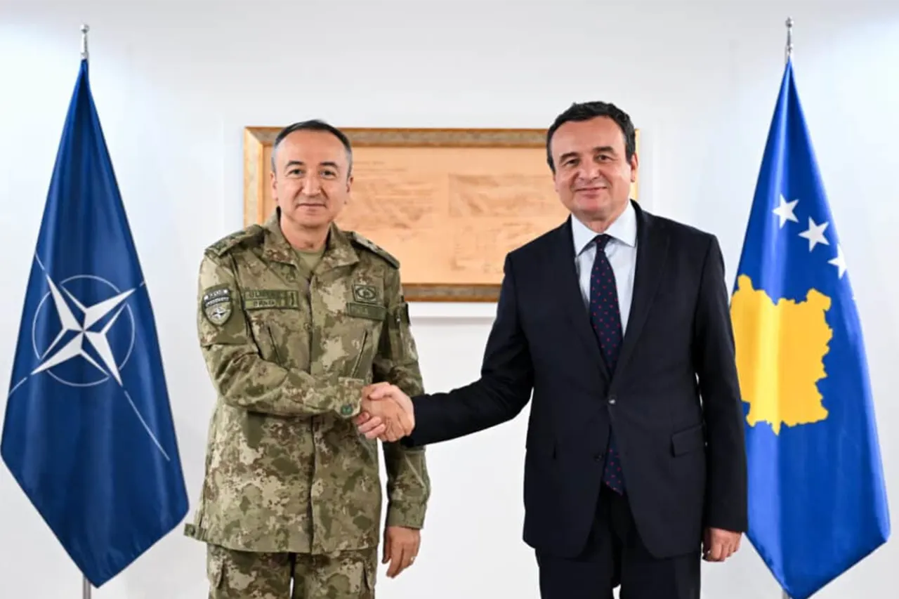 Kryeministri në detyrë Kurti priti në takim komandantin e KFOR-it, gjeneralmajor Ulutaş