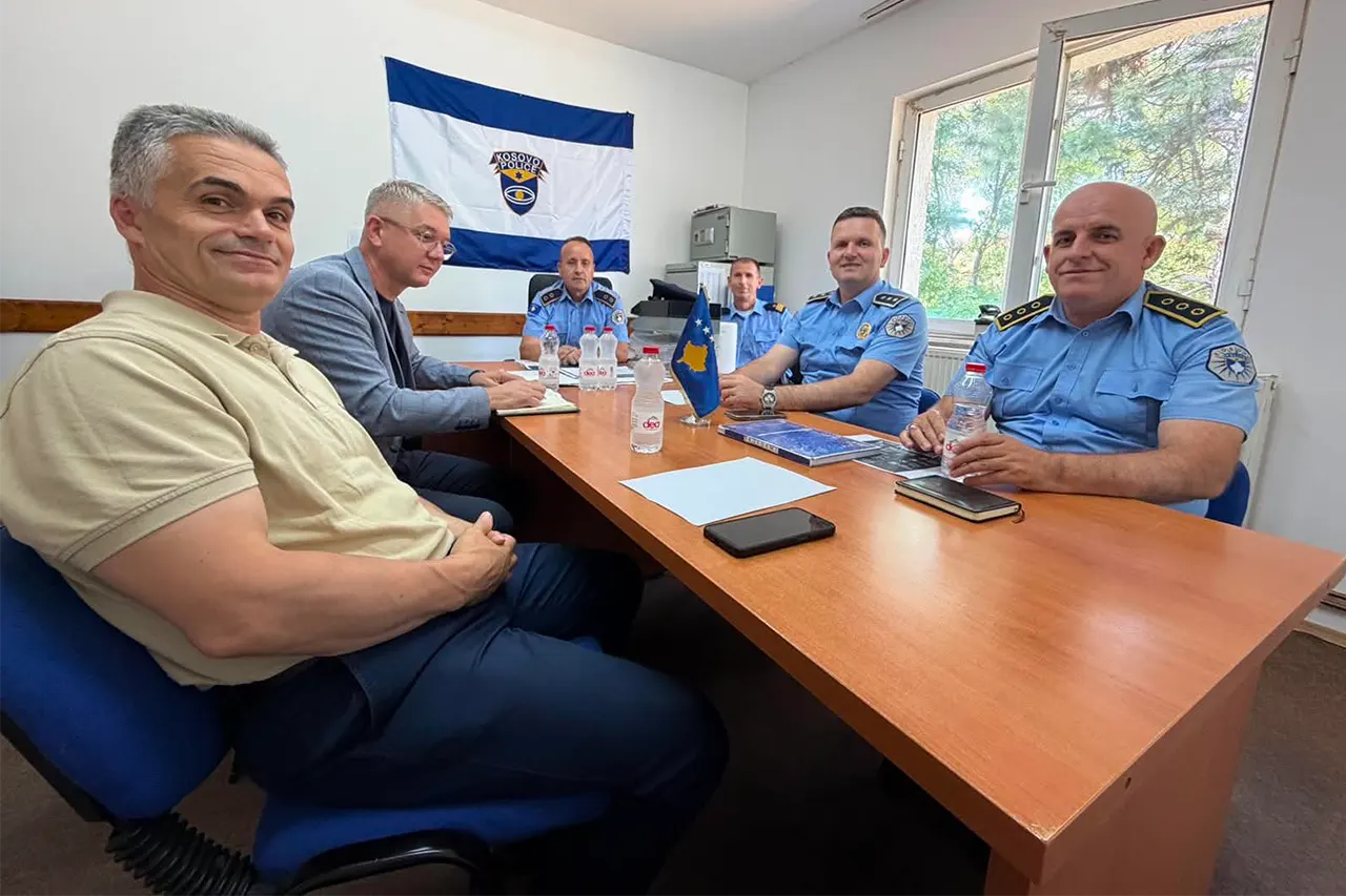 Drejtori Rajonal i Policisë në Gjilan zhvilloi takim pune me udhëheqësit e gjykatave Gjilan dhe Novobërdë