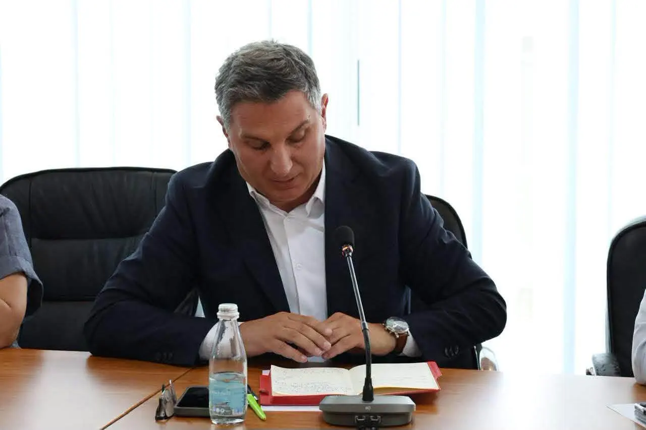Rektori i UKZ-së mori pjesë në tryezën konsultative për hartimin e Strategjisë së Arsimit të Kosovës 2035+