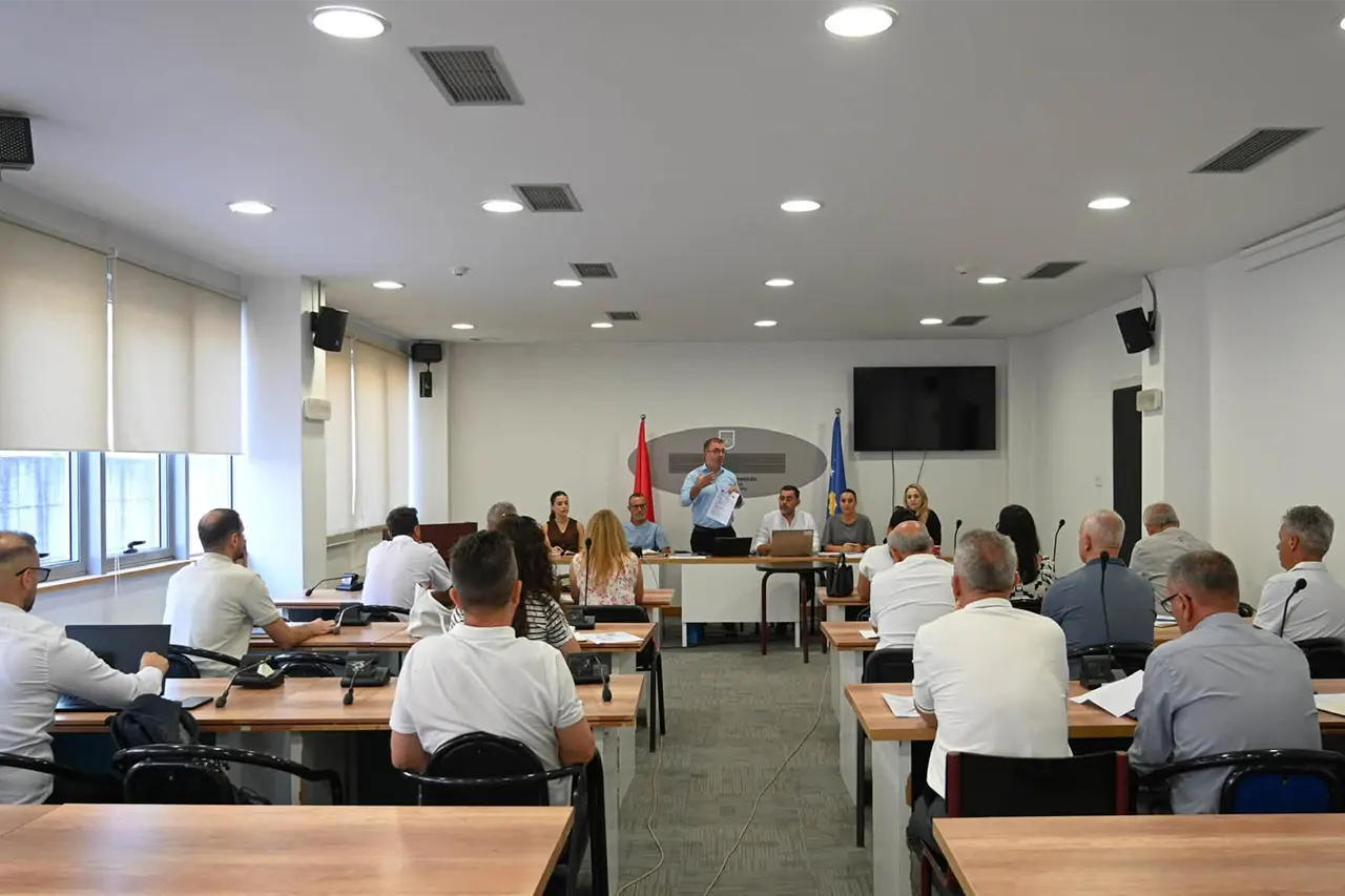 DKA zhvillon takim me drejtorët e shkollave, diskutohen përgatitjet për vitin e ri shkollor