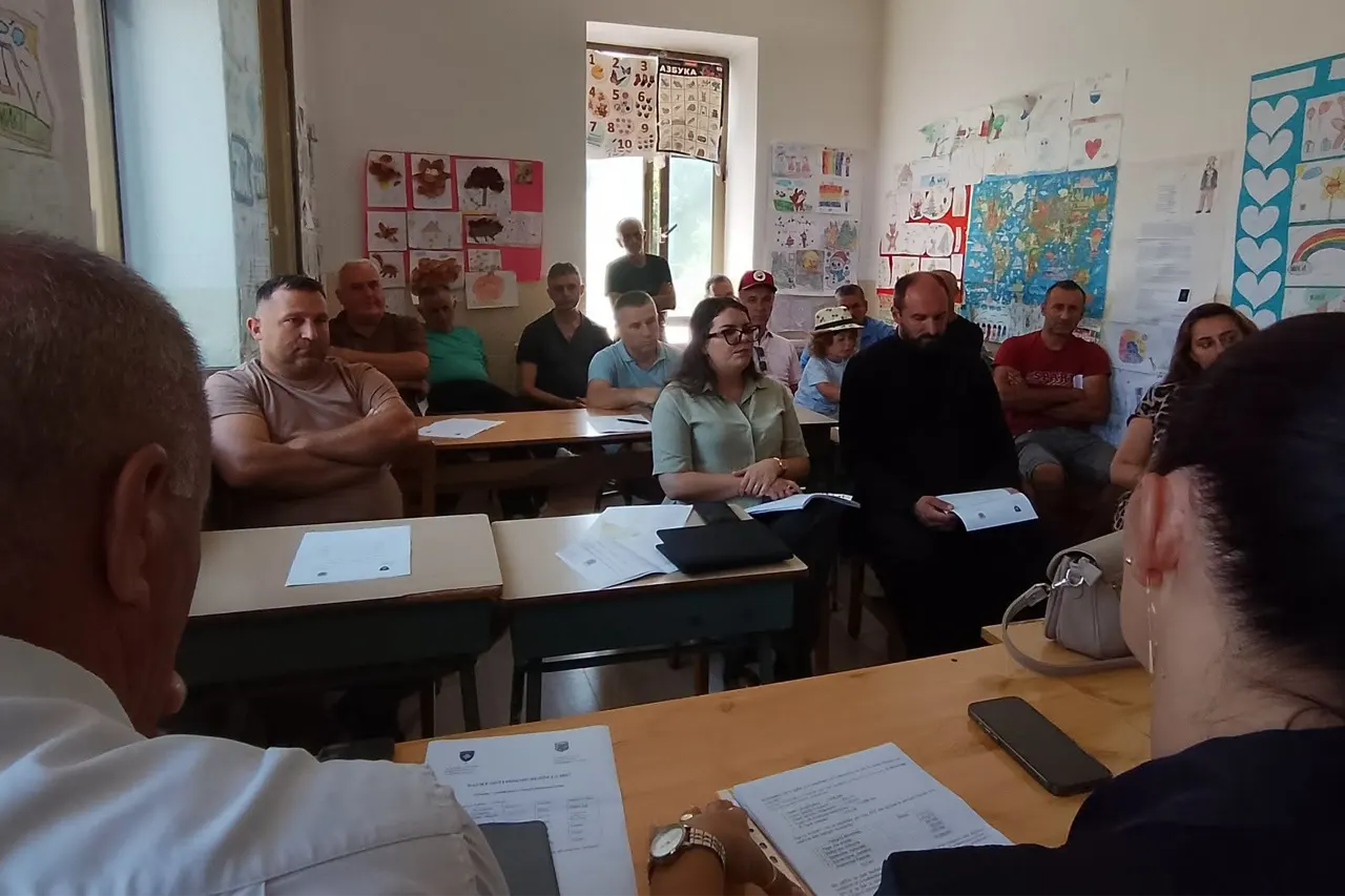 U mbajt diskutimi publik për planifikimin e buxhetit komunal me banorët e fshatit Binçë