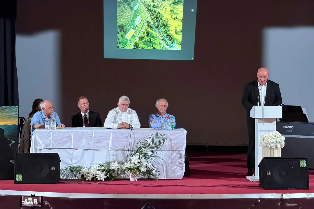 Në Viti u mbajt Simpoziumi Shkencor “Kalaja e Binçës – Histori, Trashëgimi, Shqipëri”