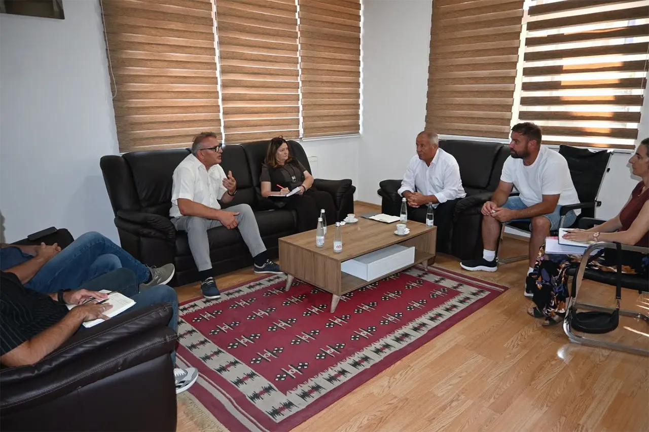 Zëvendëskryetari i Vitisë priti në takim përfaqësuesit e KRU “Hidromorava”