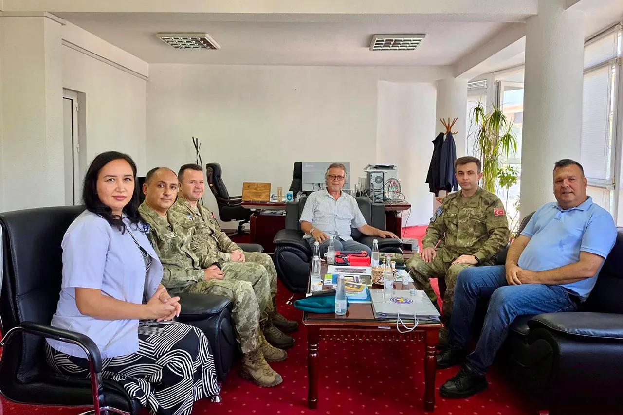 KFOR-i Turk viziton Spitalin e Përgjithshëm të Gjilanit