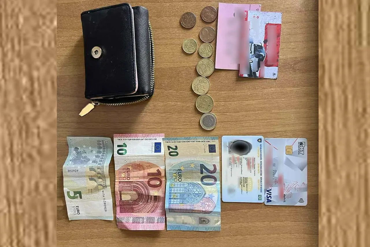 Dorëzohet në polici portofoli me dokumente dhe para të gjetura
