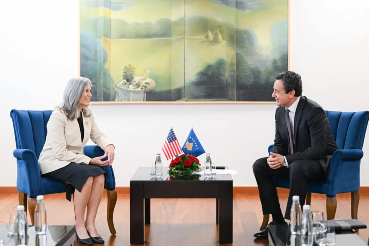 Kryeministri në detyrë Kurti priti në takim senatoren amerikane Ernst