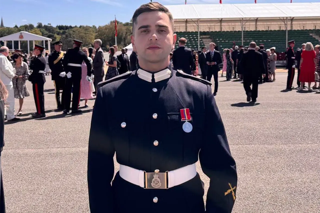 Nëntoger Kushtrim Derguti diplomon në Akademinë Mbretërore Ushtarake Sandhurst