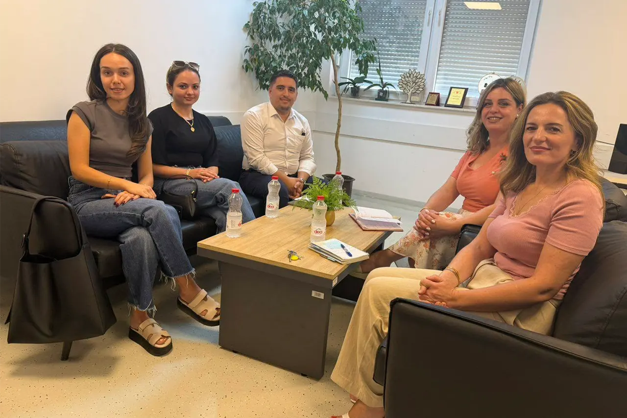 Diskutojnë për krijim të mundësive më të mira për aftësimin dhe integrimin në tregun e punës të kategorive sociale