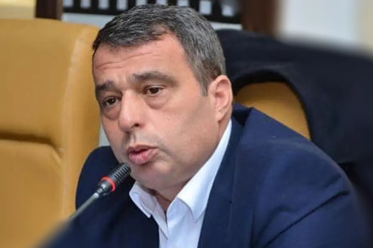 Kur politika hyn në çdo institucion, ligji mbetet në plan të dytë!