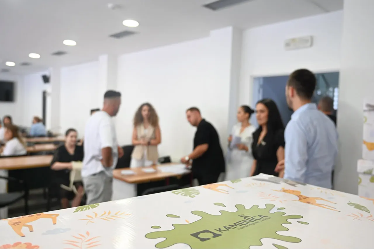 Komuna e Kamenicës shpërndan 57 pako “Baby Box” për familjet përfituese