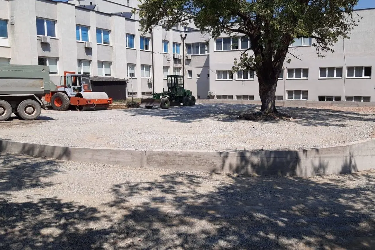 Spitali i Gjilanit: Vazhdojnë punimet në infrastrukturë