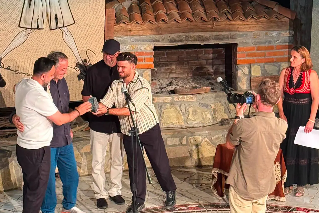“Pylli” i Erson Zymberit rrëmben tri nga çmimet kryesore të festivalit Etnofest