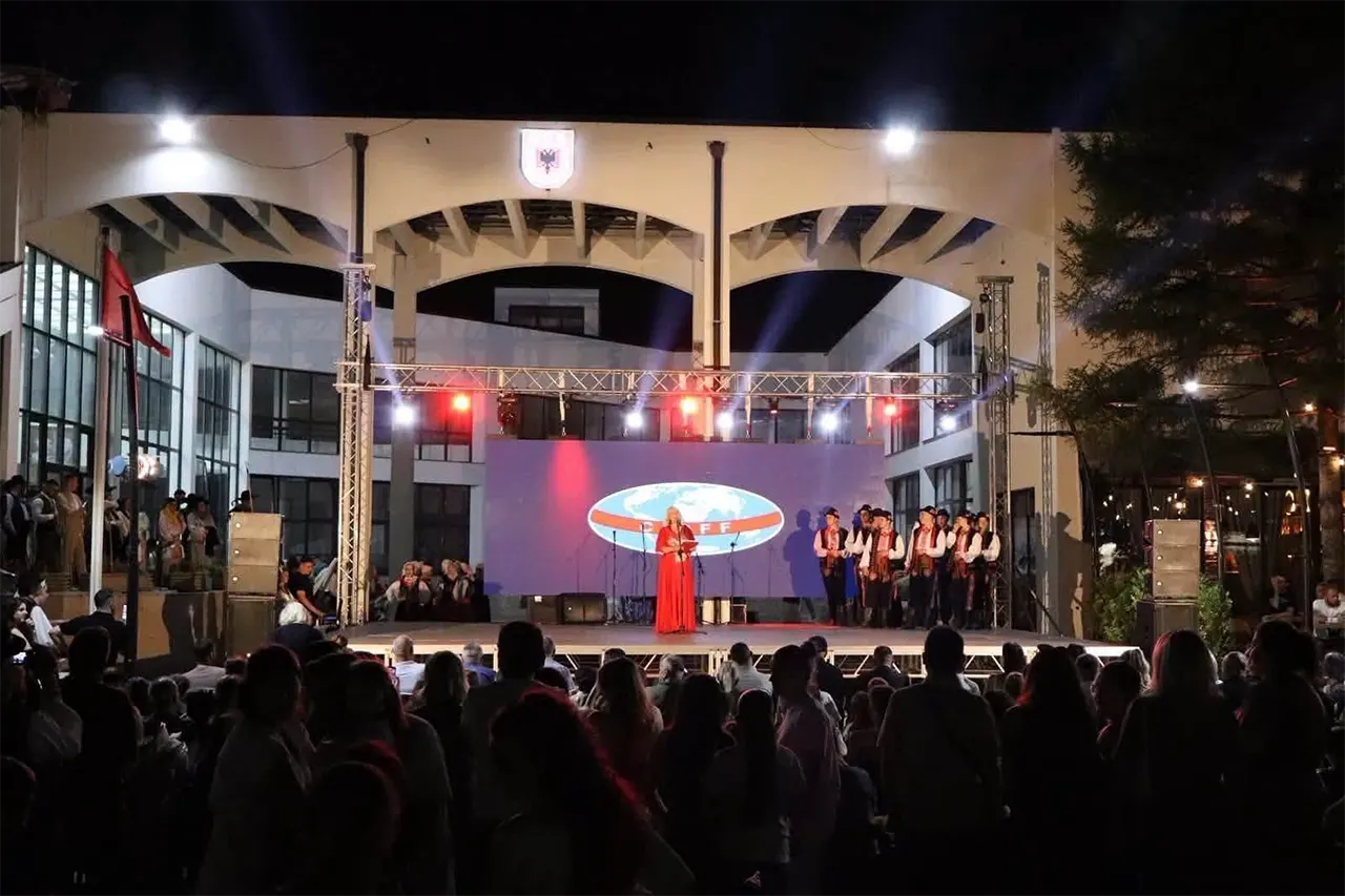 Në Viti u mbajt nata qendrore e Festivalit Ndërkombëtar “N’Karadak Krisin Tupanat”
