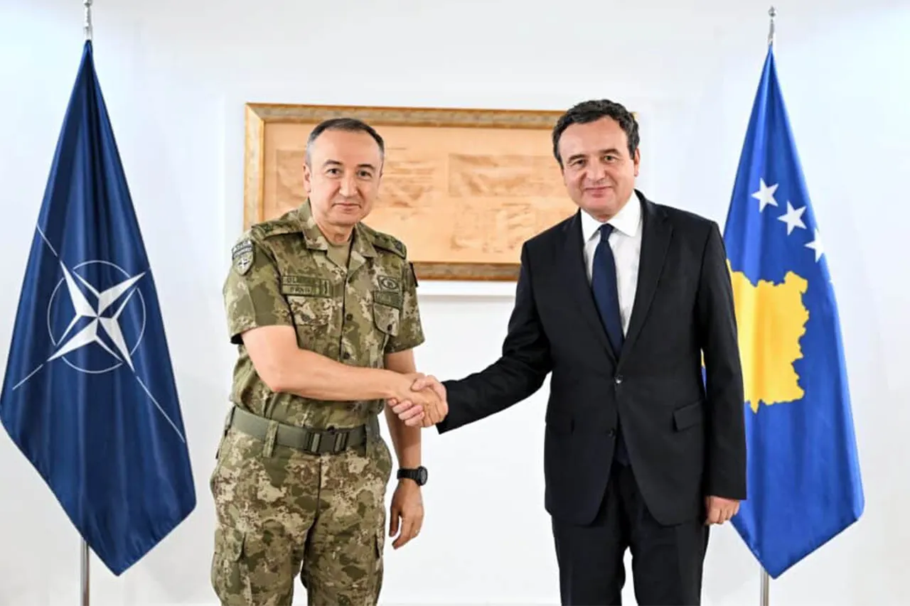 Kryeministri në detyrë Kurti priti në takim Komandantin e KFOR-it, gjeneralmajor Ulutaş