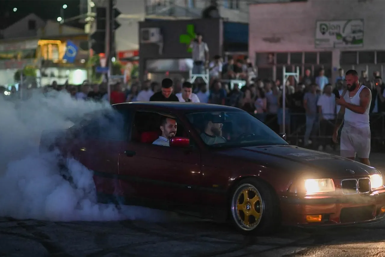Car Night Show në Kamenicë solli një atmosferë të veçantë
