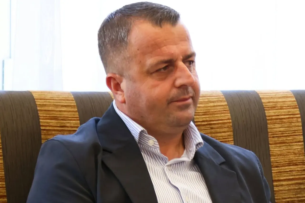 Paga e 13-të dhe kompensimi për përvojën e punës duhet të financohen nga niveli qendror