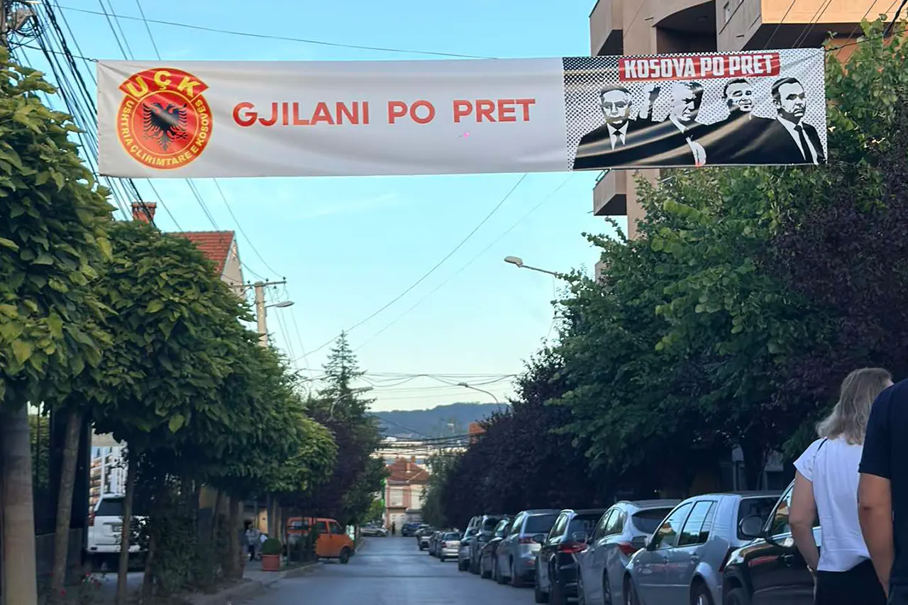 Gjilani mbushet edhe me banerë në mbështetje të çlirimtarëve