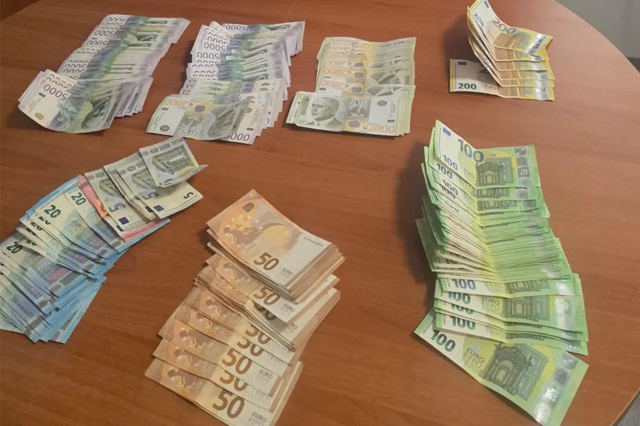 Dogana e Kosovës zbulon 17 mijë euro të padeklaruara në Merdare