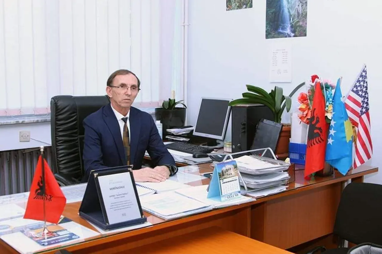 Pas katër dekadave kontribut në arsim pensionohet Fatmir Selimi