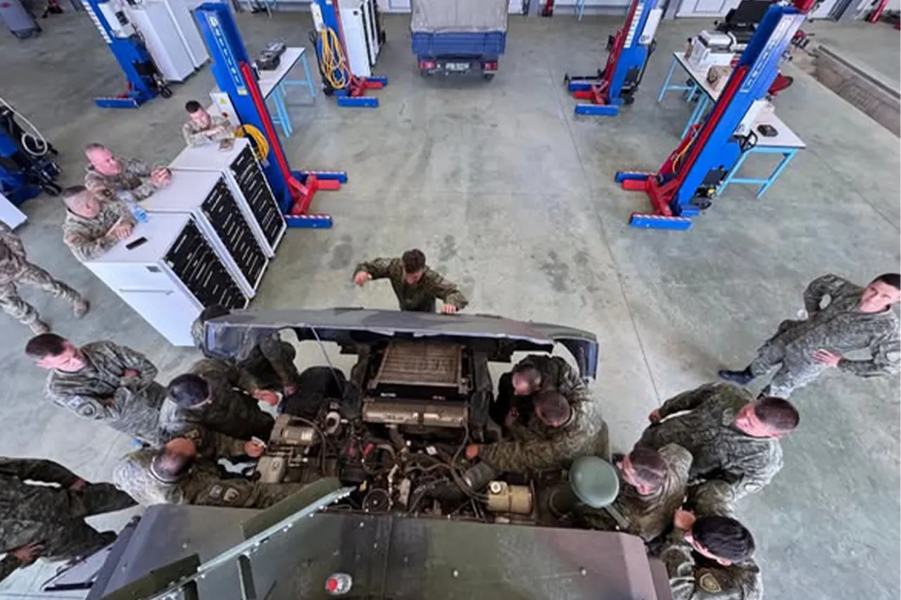 FSK avancon kapacitetet teknike për mirëmbajtjen e automjeteve HMMWV me mbështetjen amerikane