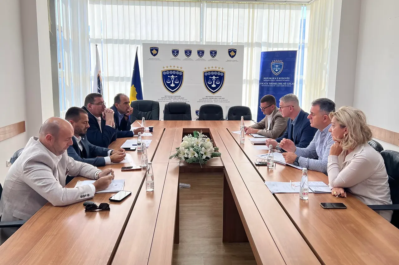 Kryetari i Gjykatës Themelore në Gjilan takon përmbaruesit privatë të regjionit të Gjilanit